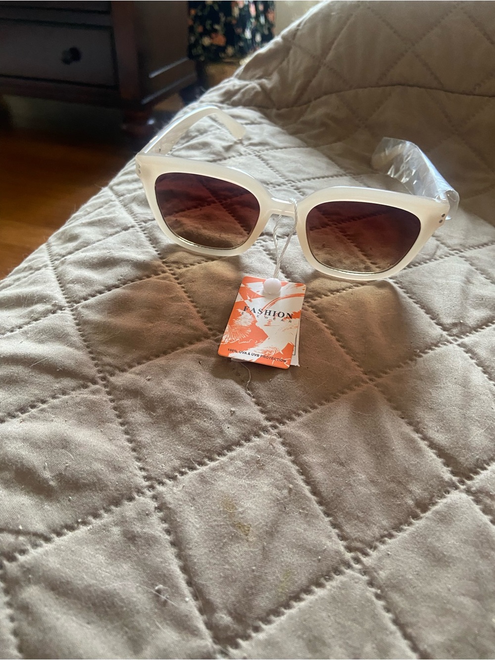 Source Unknown White Frame Sunglasses with Brown Gradient Lenses
